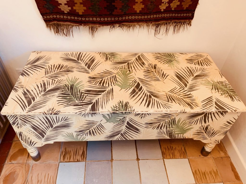 Palm chest H
