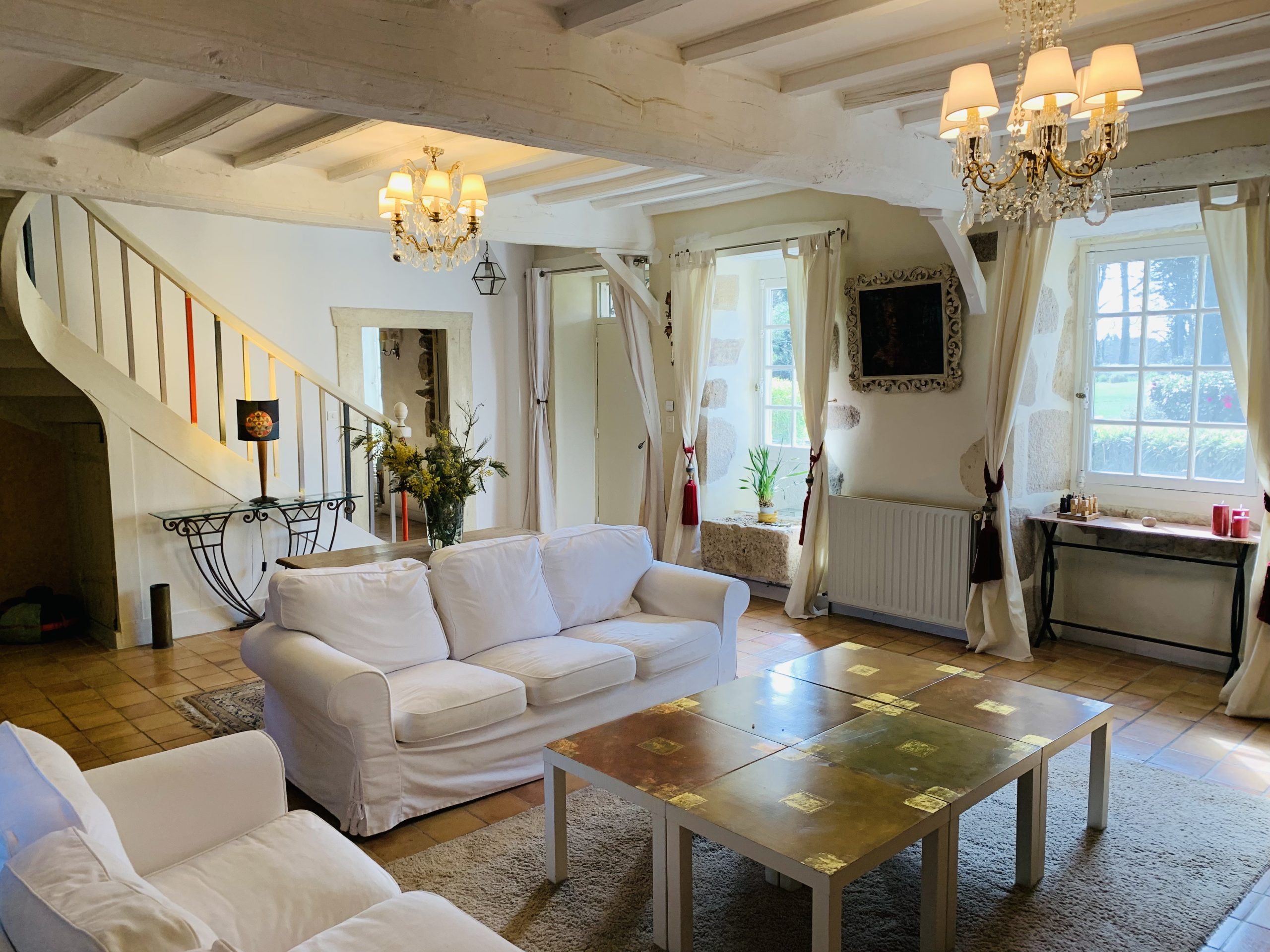 LIVING ROOM NEW 4